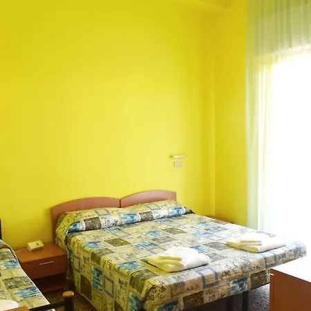 Casa Per Ferie Nostra Signora Tonfano מרינה די פיאטרסנטה